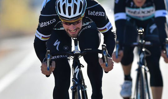 Tour of Oman: Boonen Top 10 in Hectic Stage with Heat, Crashes