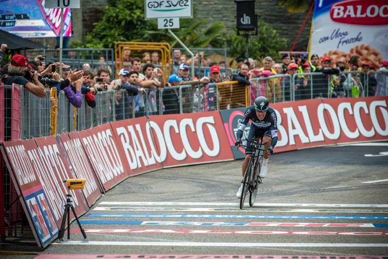 Uran on his way to Pink 